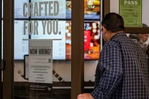 Cạnh tranh giữa lao động trí thức và AI: Liệu sẽ có hồi kết?