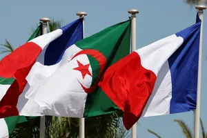 Pháp trục xuất 12 nhân viên ngoại giao Algeria, triệu hồi đại sứ