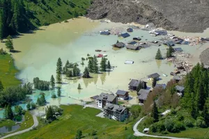 Ảnh, video: Kinh hoàng sông băng đổ sụp gây lở đất xóa sổ ngôi làng ở Thụy Sĩ