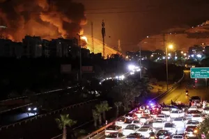 Tehran đáp trả mạnh sau khi Israel tấn công trụ sở Bộ Quốc phòng Iran