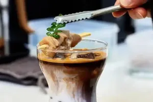 Độc lạ món 'cà phê lòng heo’ tại Trung Quốc