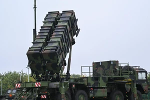 Châu Âu lên tiếng chuyện mua vũ khí Mỹ cho Ukraine