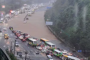 Mưa kỷ lục ở Hàn Quốc, nhiều người thiệt mạng