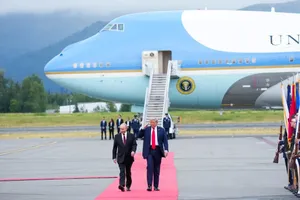 Sự nồng hậu ông Trump dành cho ông Putin tại thượng đỉnh Alaska