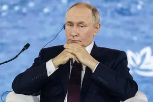 Ông Putin nhắn Mỹ: Đại bàng luôn nhìn cả hai hướng