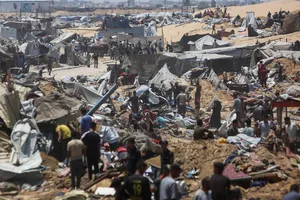 Cuộc chiến ở Gaza nóng thực địa lẫn trên bàn nghị sự