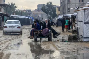 Dân Gaza 'khổ chồng khổ' khi mùa đông đến