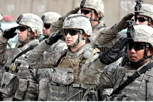 Quân đội và cố vấn quân sự Mỹ ồ ạt đến Iraq