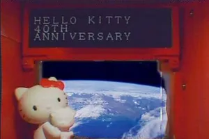 Mèo Kitty chuẩn bị bay vào không gian