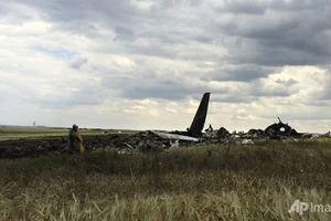 Căng thẳng chiến sự Kiev: máy bay chiến đấu Ukraine bị bắn hạ