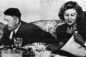 Cấm đặt tên chó cùng vần với tên trùm Phát xít Đức Hitler