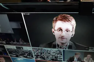 Chống Cơ quan An ninh Quốc gia Hoa Kì: 'người thổi còi' Snowden sẽ an toàn?