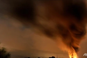 Nổ lớn ở nhà máy hóa chất