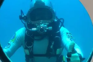 Sống dưới đáy đại dương để bay vào vũ trụ