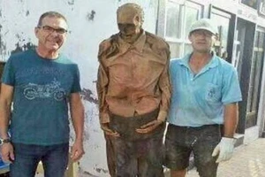 Bị đuổi việc vì 'tự sướng' với xác chết 23 năm