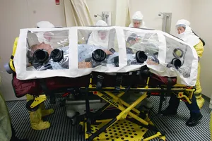 Nữ y tá gốc Việt nhiễm Ebola được chuyển viện