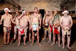 Gây quỹ từ thiện bằng bộ lịch ảnh… khỏa thân