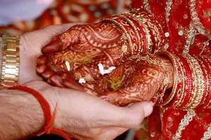 Hi hữu: 'Cô dâu của tôi là... một cậu bé 15 tuổi'