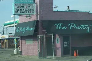 Cướp xe cứu thương để đi xem múa thoát y