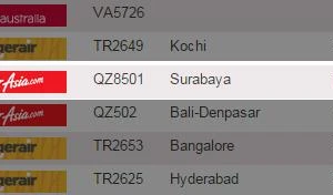 Bảng điện tử hiển thị 'QZ8501 hạ cánh an toàn'
