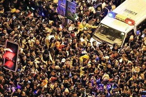 Thảm họa đêm giao thừa ở Thượng Hải: Số người chết và bị thương tiếp tục tăng