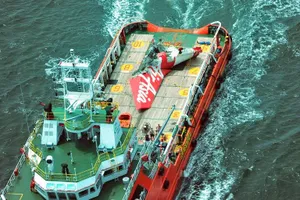 Đã vớt được hộp đen máy bay AirAsia gặp nạn