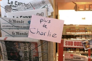 Sốc vì giá của một tờ báo Charlie Hebdo bị 'thổi lên trời'