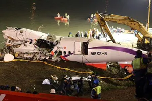 Thoát chết vụ tai nạn máy bay thảm khốc nhờ chuyển chỗ ngồi