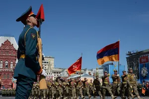 Cụ ông 76 tuổi đi bộ 2.200 km tới Moscow đón Ngày chiến thắng 