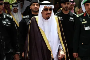 Vua Ả Rập Saudi đi nghỉ mát dẫn theo 1000 người tùy tùng