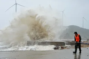 Chùm ảnh bão Soudelor tàn phá miền Đông Trung Quốc