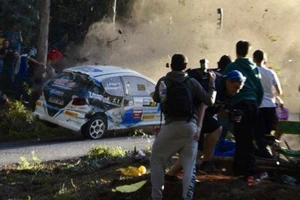 Tai nạn đua xe kinh hoàng: ít nhất 6 người chết, 11 bị thương