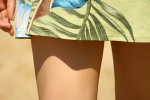 Đề nghị cấm phụ nữ mặc quần soọc và váy ngắn