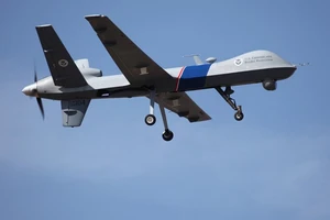 Mỹ ra luật mới hạn chế máy bay không người lái 'gây họa'