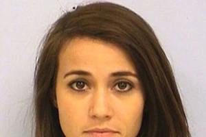 Cô giáo hầu tòa vì 'quan hệ' với hai nam sinh 17 tuổi