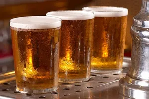 Đón năm mới: 'chỉ nên uống dưới nửa lít bia mỗi ngày'