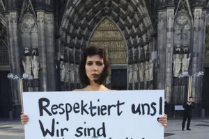 Khỏa thân phản đối vụ tấn công tình dục chấn động nước Đức