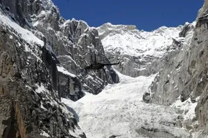 Sống sót thần kỳ sau sáu ngày vùi lấp trong trận lở tuyết