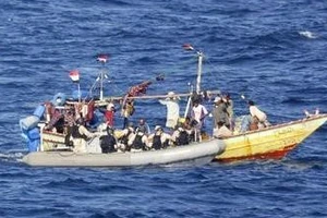 Tàu cao tốc chìm tại Campuchia: 6 du khách Việt thoát nạn 