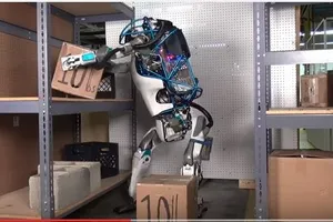 Xem Robot Atlas hình người hoạt động trên cả tuyệt vời