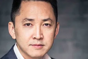 Chân dung nhà văn gốc Việt chiến thắng giải thưởng Pulitzer