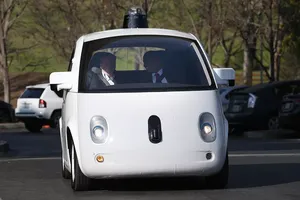 Google vận hành công ty xe tự lái Waymo cho người mù