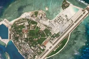 Trung Quốc xây dựng trái phép ở đảo Phú Lâm. Ảnh: REUTERS