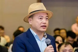 Khởi tố, tạm giam 'Shark Bình' và 9 người khác