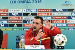 HLV Bruno hạnh phúc với chiến thắng lịch sử của Futsal Việt Nam