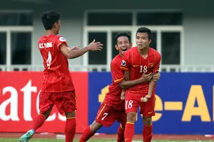 Hoàng Thanh Tùng lập siêu phẩm cho U-22 Việt Nam