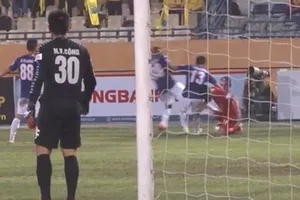 Hoàng Vũ Samson thoát án treo giò