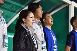 Nữ trưởng đoàn xinh đẹp Thái Lan đòi vô địch SEA Games 