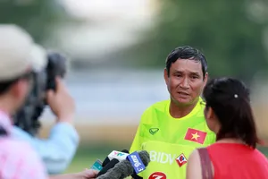 VFF chưa tìm ra HLV, ông Chung lại đóng thế