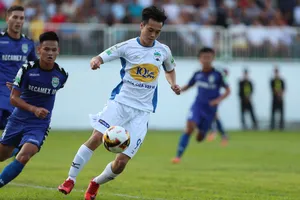 Văn Toàn nổ súng, Công Phượng nhạt nhòa